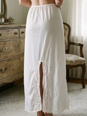 Vintage Oplalaire White Nylon Chantilly Lace Trim Kick Slit Long Half Slip M